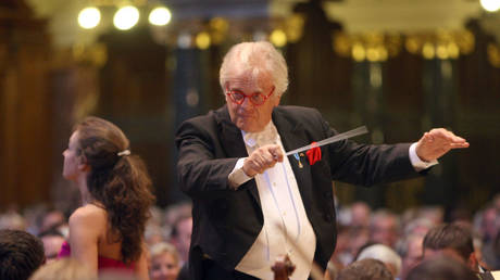 EU conductor under fire for accepting Russian honor – Politico