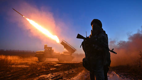 Experts begged Kiev to pull troops out of encircled stronghold – FT