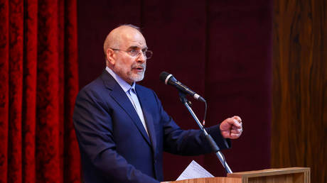Iran threatens to target American bases if US launches intervention