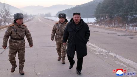 North Korea launches hypersonic missile (PHOTOS)