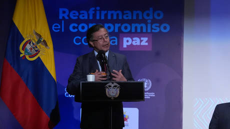 Colombian president vows to ‘take up arms’ if US attacks