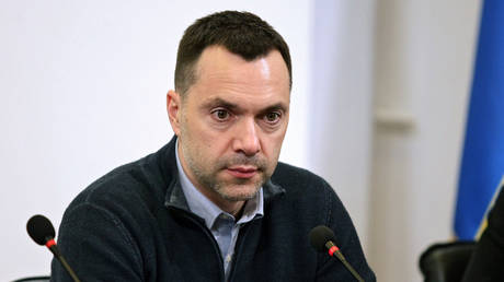 West wants to send troops to Ukraine over ‘civil war’ fears – ex-Zelensky adviser