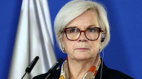 France launches military recruitment drive