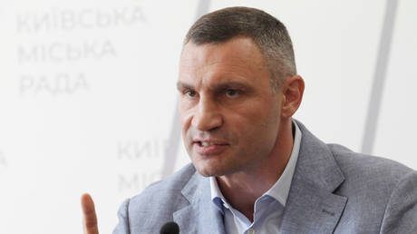 Kiev mayor urges residents to leave city
