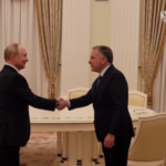 Putin meets with Trump envoys for Ukraine talks