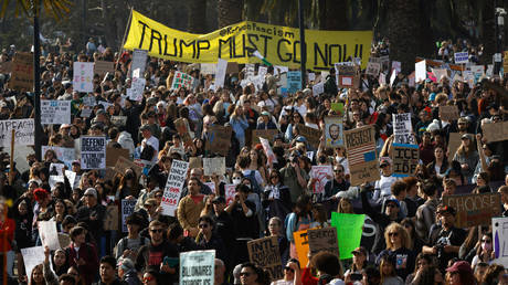 Anti-ICE protesters clash with police in ‘National Shutdown’ (VIDEOS)