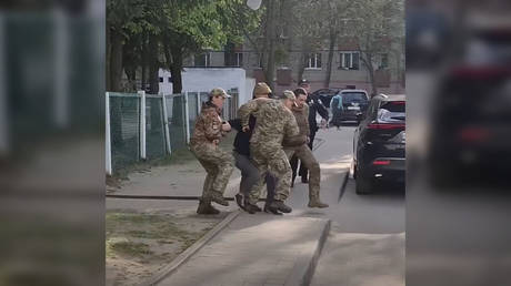 Ukrainian draft enforcers snatch man from kindergarten (VIDEO)