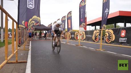 Thousands of cyclists compete in new Russian amateur road race (VIDEO)