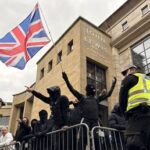 Rival protesters clash in Glasgow amid migration tensions (VIDEOS)