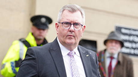 Pedophile rapist returns British knighthood after conviction