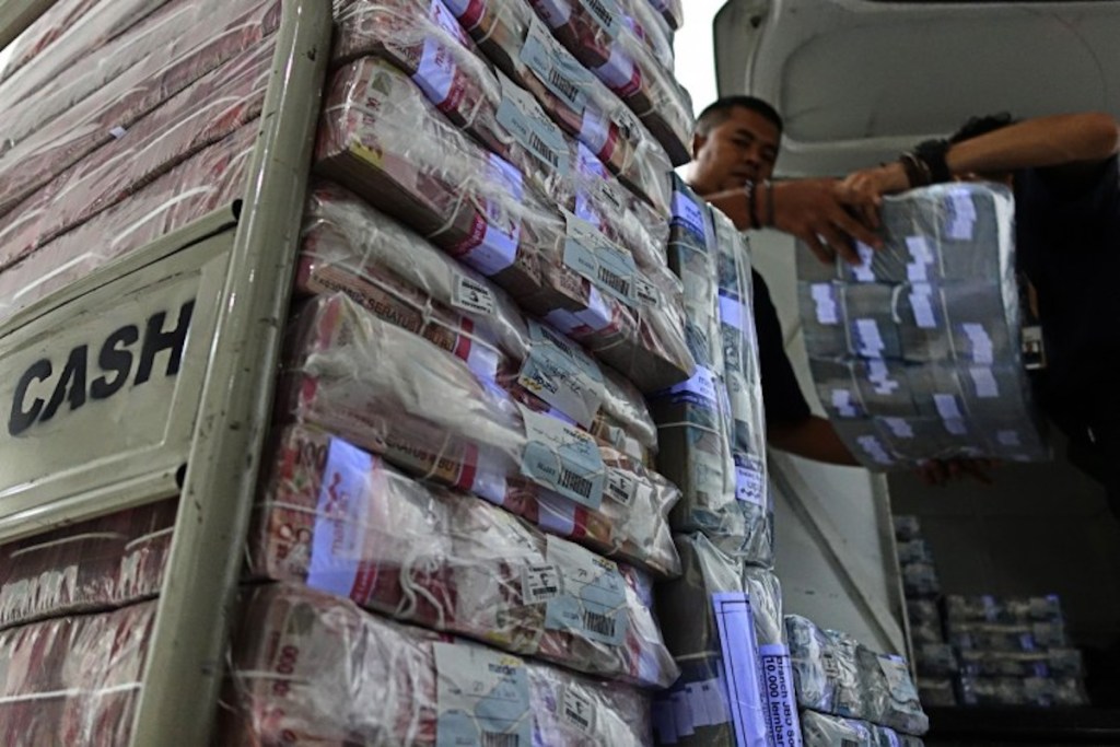 Rupiah’s plunge pushes Indonesia’s manufacturers to the edge