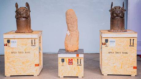 Switzerland returns looted African artifacts