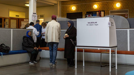 Opposition edges ahead in Swedish election