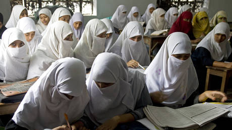 Italy bans burqas in schools