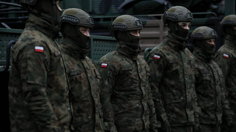 Poland considers reinstating conscription