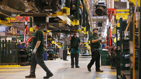 Four in five new UK jobs taken by foreigners – report
